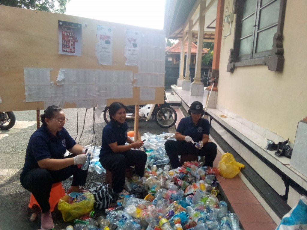 Pelaksanaan Kegiatan Bank Sampah Mangu Srikandi Desa Sembung Bulan Desember Tahun 2024